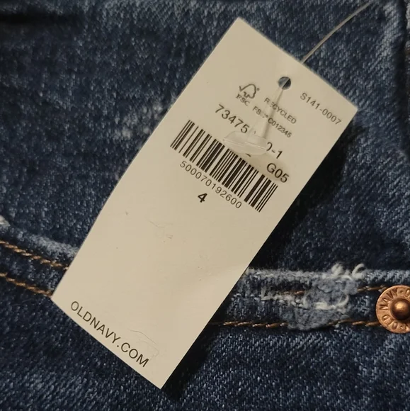 Old Navy Mid-Rise Boyfriend Jeans - Picture 9 of 9